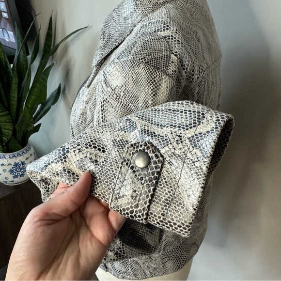 Like New! Kut from the Kloth Metallic Sheen Snakeskin Pattern Biker Jacket - Picture 5 of 9